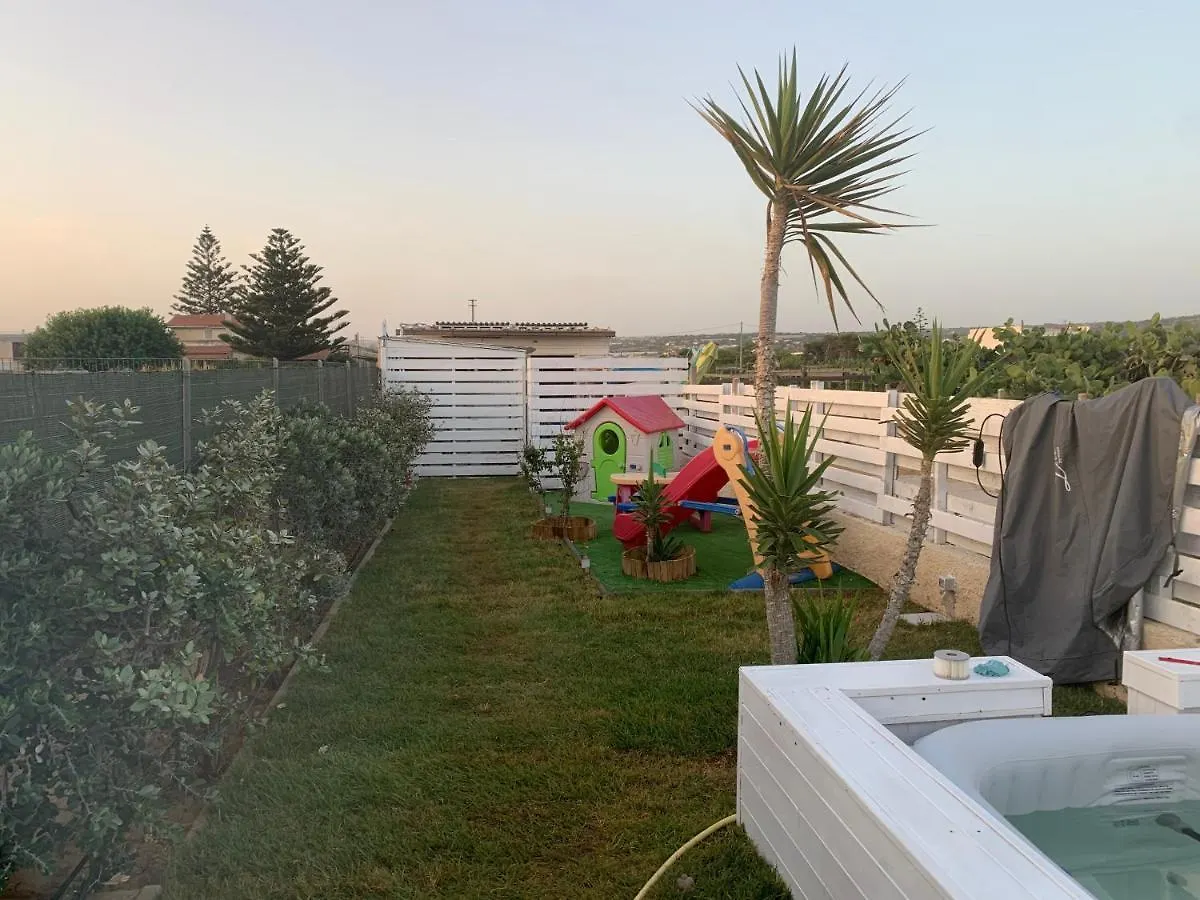 Villa A Due Passi Dal Mare à Cava dʼAliga Hébergement de vacances
